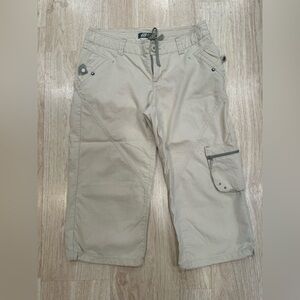 Eddie Bauer Sport Khaki Cargo Capris Size 6